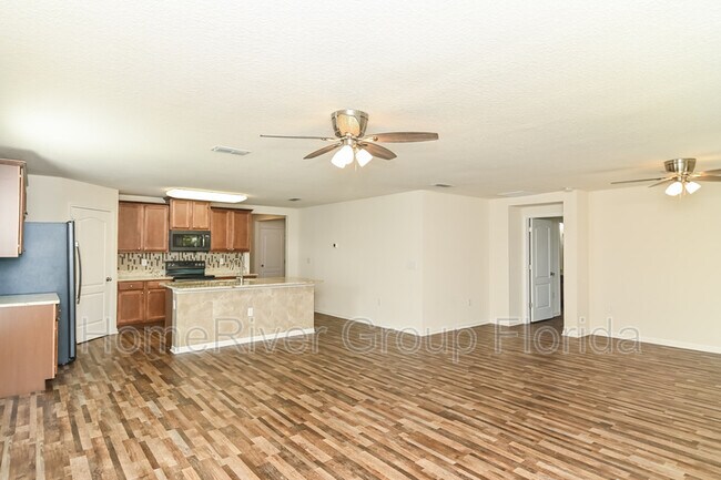 Building Photo - 2048 Pebble Point Dr