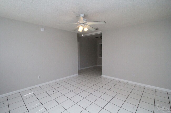 Foto del edificio - 4511 Versailles Dr