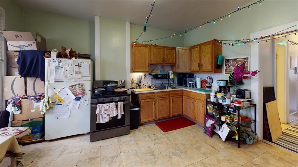 Primary Photo - 38 Mozart St