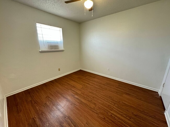 Building Photo - 505 Sunset Ln
