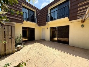 Building Photo - 710 7th Ln