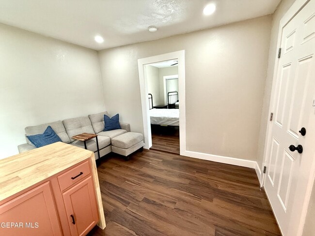 Building Photo - 2929 Grant Ave