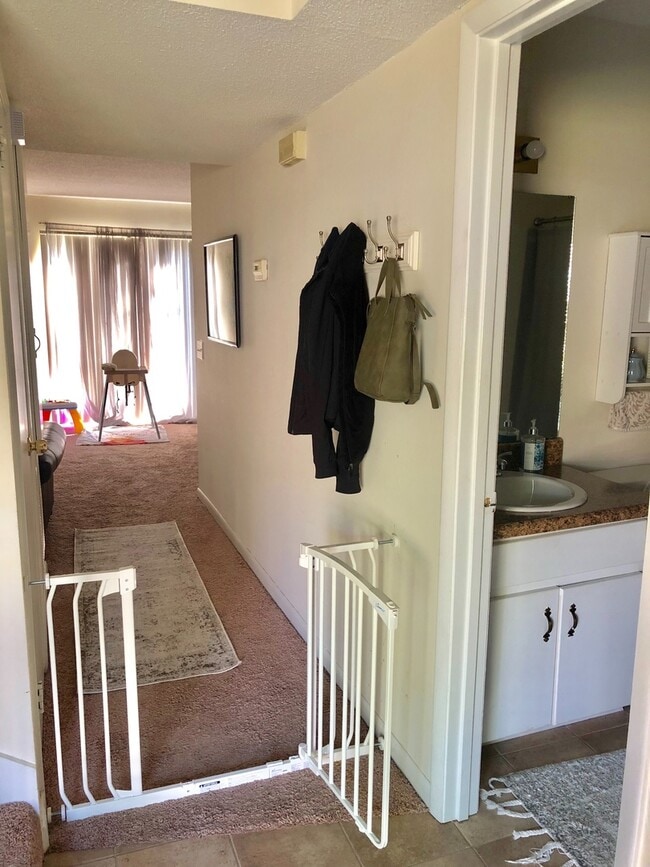 Building Photo - 205 John M Long Dr