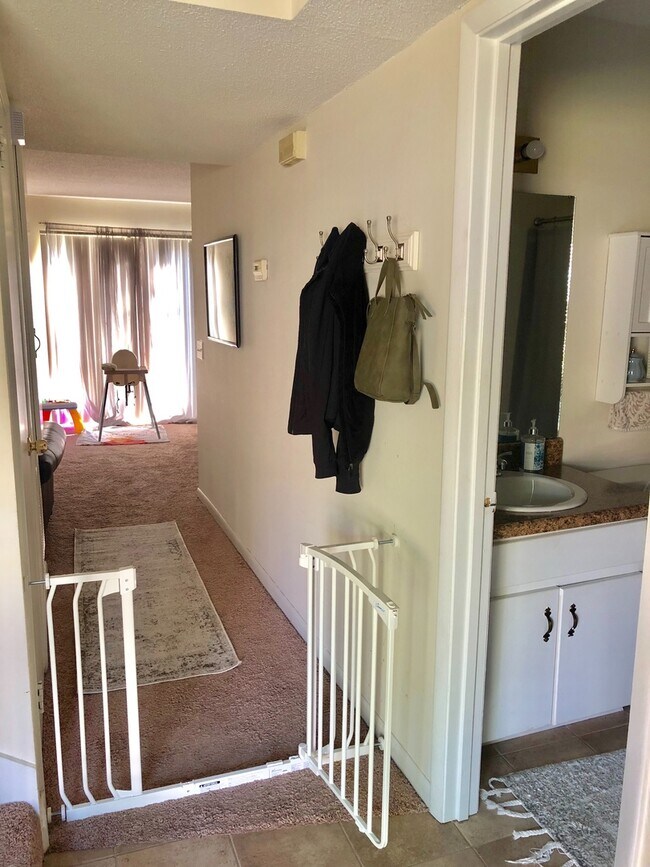 Foto del edificio - 205 John M Long Dr