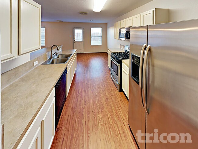 Building Photo - 8227 Radial Ct