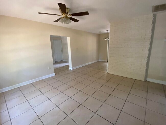 Building Photo - 2616 Ridgeway St