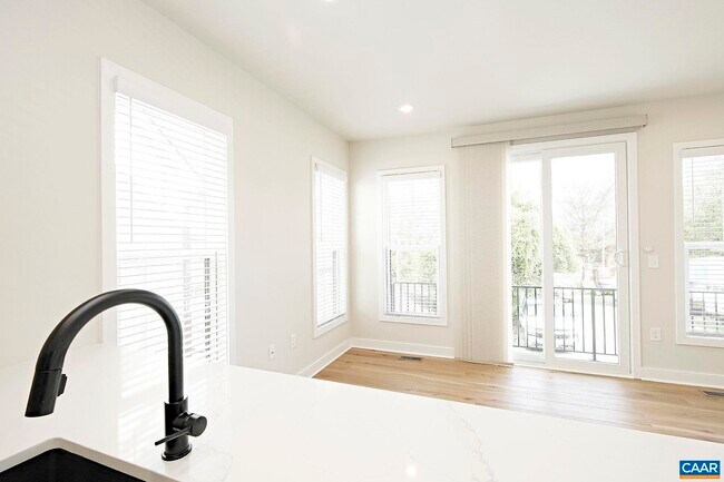 Foto del edificio - 917 Belmont Ave