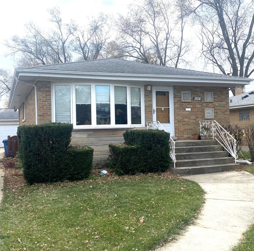 504 E Butterfield Rd, Elmhurst, IL 60126 House Rental in Elmhurst, IL