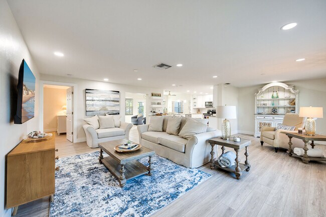 Building Photo - 1410 Curlew Ave