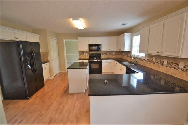 Building Photo - 1690 Pinehurst View Dr