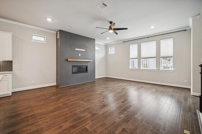 Building Photo - 10703 Centre Forest Dr