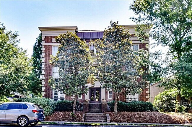 Foto del edificio - 712 Louise Ave