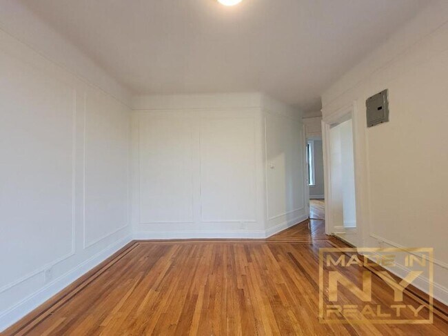 Foto del edificio - 1 bedroom in ASTORIA NY 11106