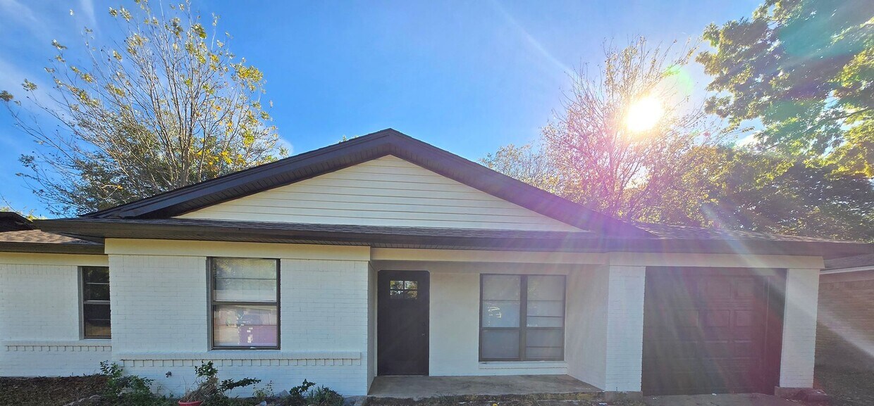 Foto principal - Completely remodeled