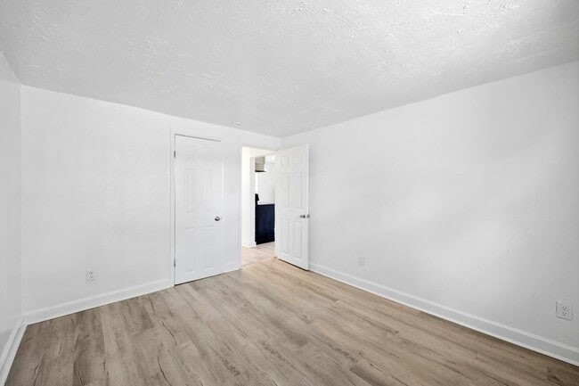Building Photo - 486 Hanley St