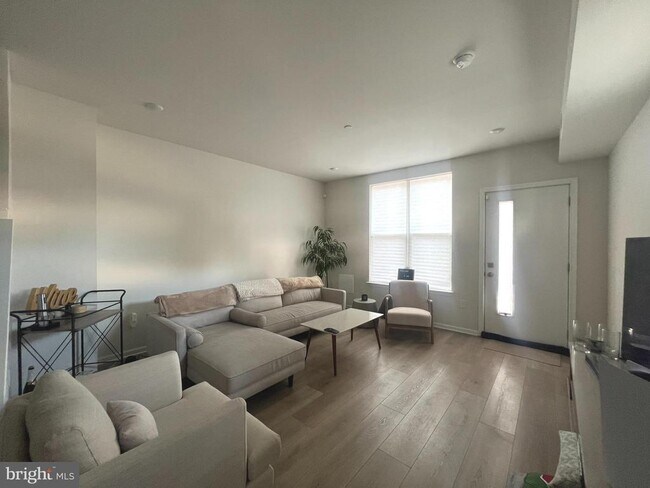 Foto del edificio - 2700 Sears St