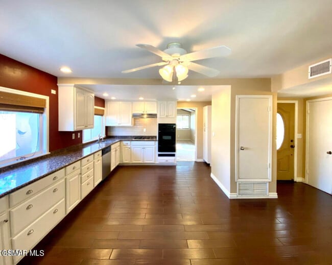 Building Photo - 1687 Kane Ave