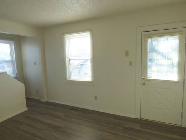 Building Photo - 3903 Grayston Ave