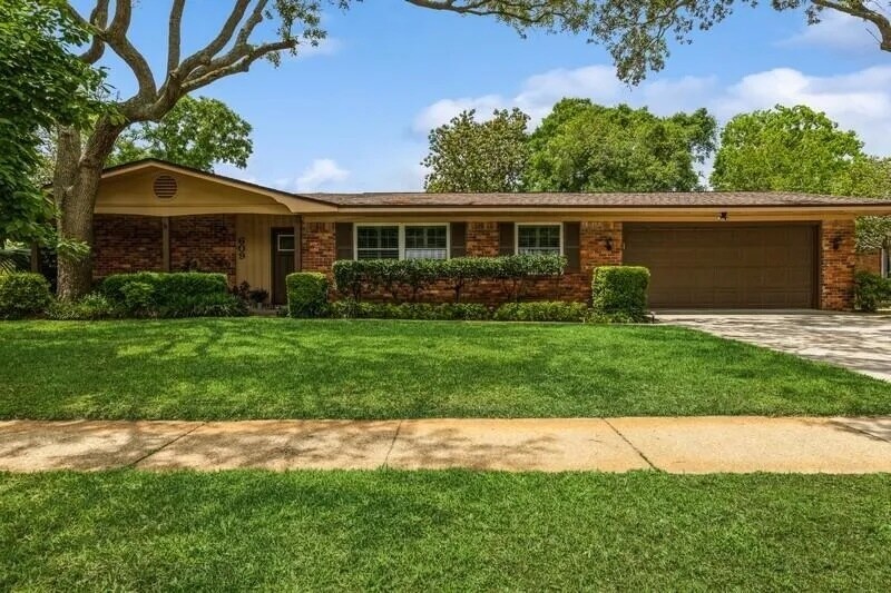 Foto principal - 609 Camborne Ave NE