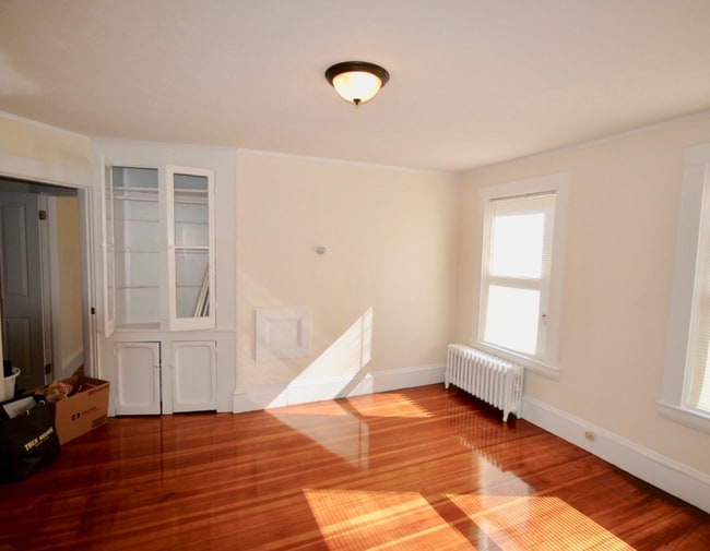 Building Photo - 52 Dickens St