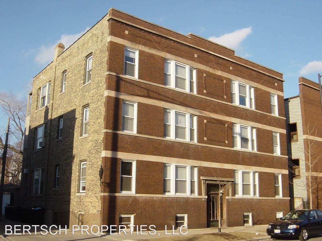 Foto principal - 2052 W Montrose Ave