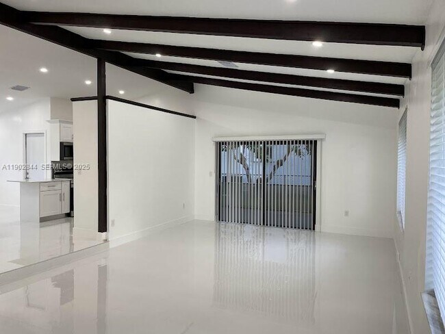 Building Photo - 17010 SW 93rd Ave