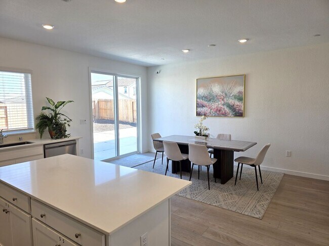 Foto del edificio - 12663 Snowy Owl Way