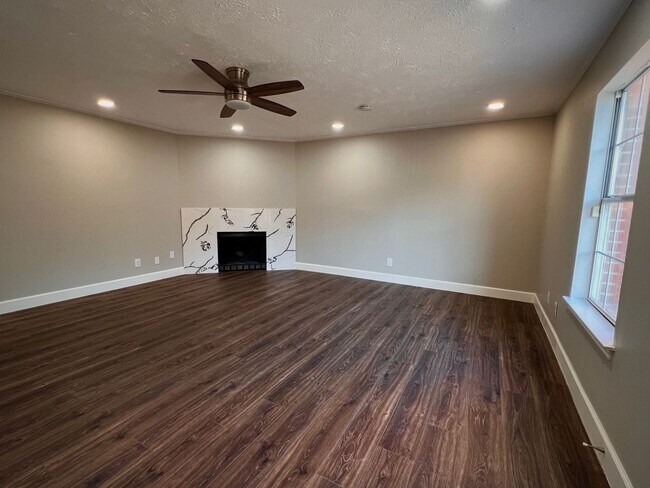 Foto del edificio - Updated 2 bed 2.5 bath steps away from Campus!