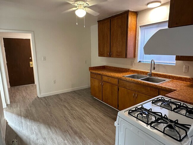 Foto del edificio - 1419 N Bridge St