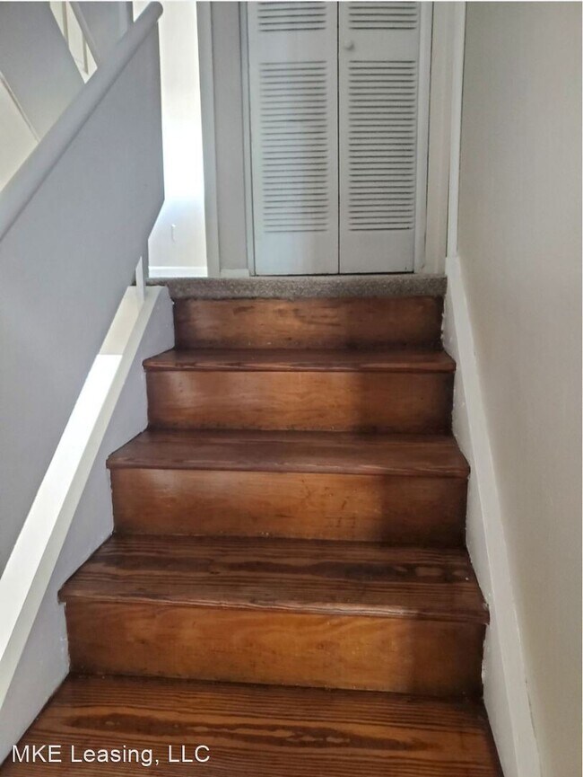 Building Photo - 3 br, 1.5 bath House - 8883 N Swan Road Un...