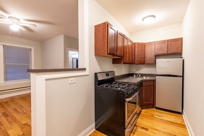 Building Photo - 516 W Melrose St