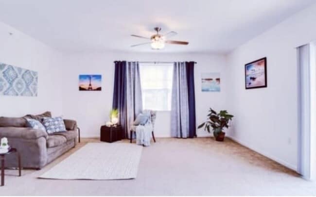 Building Photo - 908 Southmoor Dr