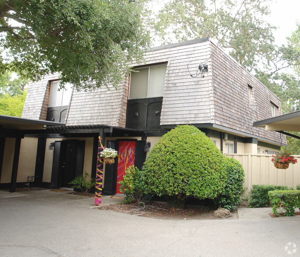 Foto del edificio - 957-959 Almanor Ct