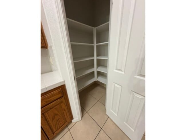 Foto del edificio - Walking dstance to Woodward park, golf, retaurants- includes gardening