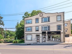 Building Photo - 11 Shore Rd