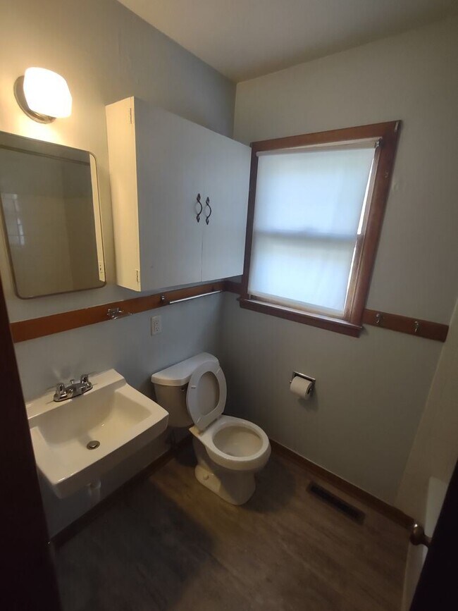 Building Photo - 3 br, 1 bath House - 1609 Eisenhower