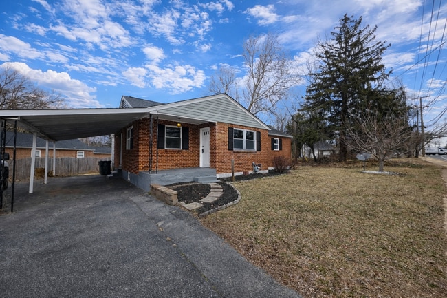 Foto del edificio - 8 W Chestnut Hill Rd