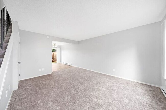 Foto del edificio - 2 bedroom Available! Pets OK!