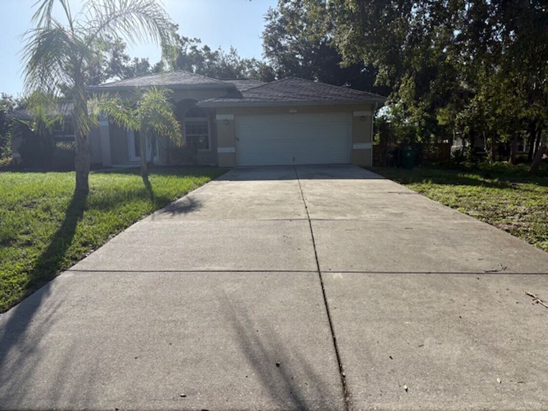 Primary Photo - Flexible Space, Great Location – Rent This...