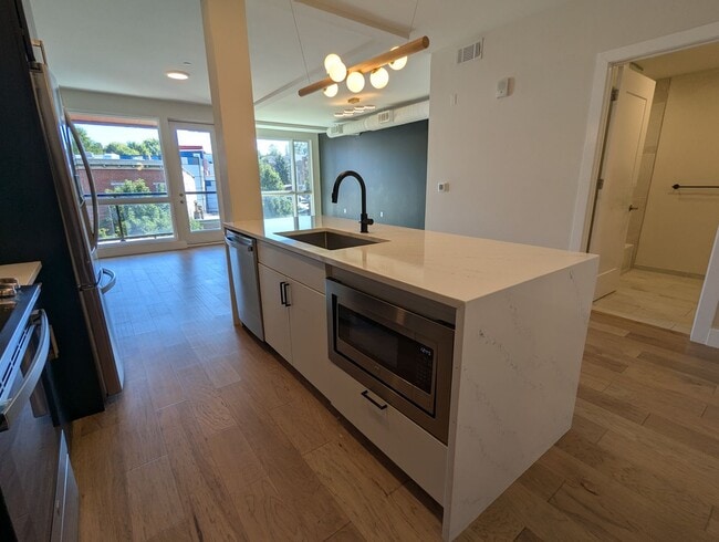 Building Photo - 2 Bedroom 2 Bathroom Condo at the Lawrence...