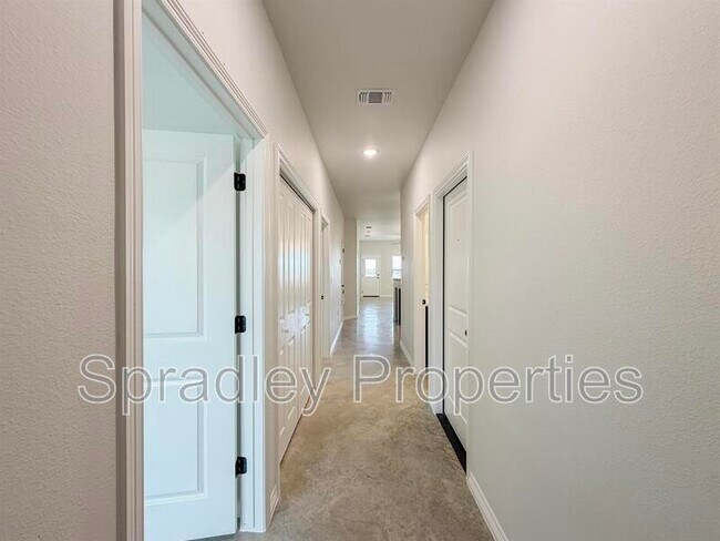 Building Photo - 301 Juniper Dr