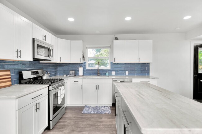 Foto del edificio - 108 Moriarty St NW