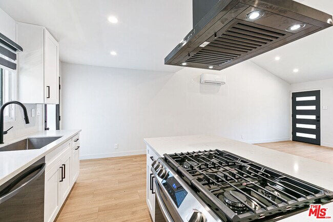 Foto del edificio - 10420 Regent St