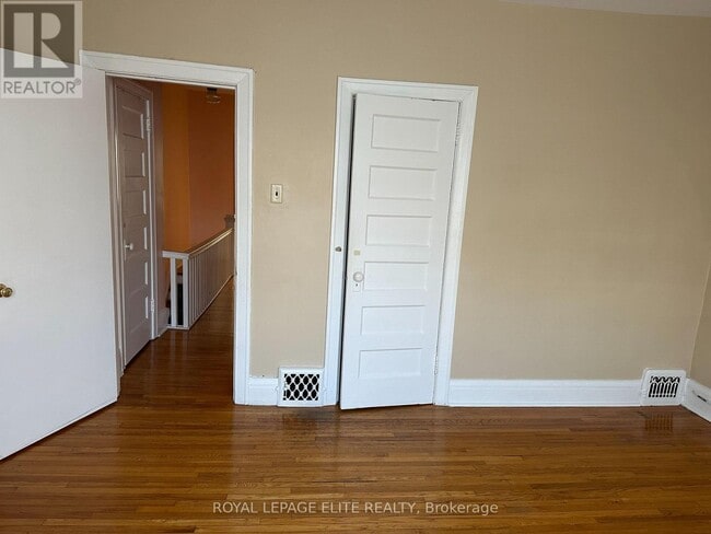 Building Photo - 176 Westmount Ave