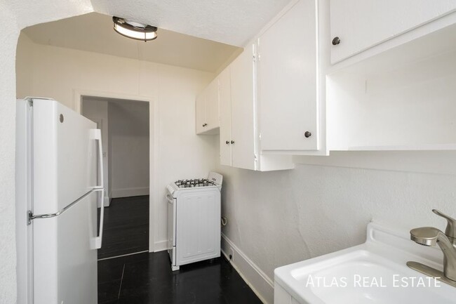 Building Photo - 1220 Corona St