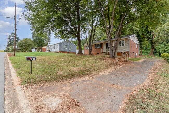 Foto del edificio - 815 Norwood Dr