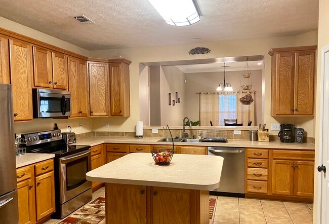 Cocina - 1079 E Poplar St