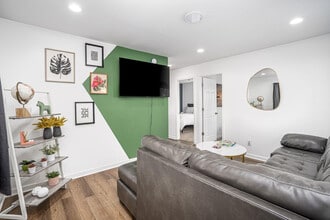 Building Photo - 2549 Columbia Ave