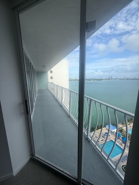 Foto del edificio - 7601 E Treasure Dr