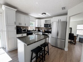 Building Photo - 10708 NW 12th Manor